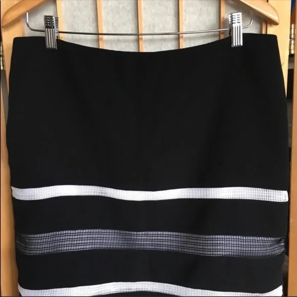 WHBM Black & White Skirt SZ 8 - Picture 5 of 8